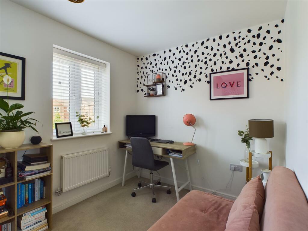 BEDROOM 2