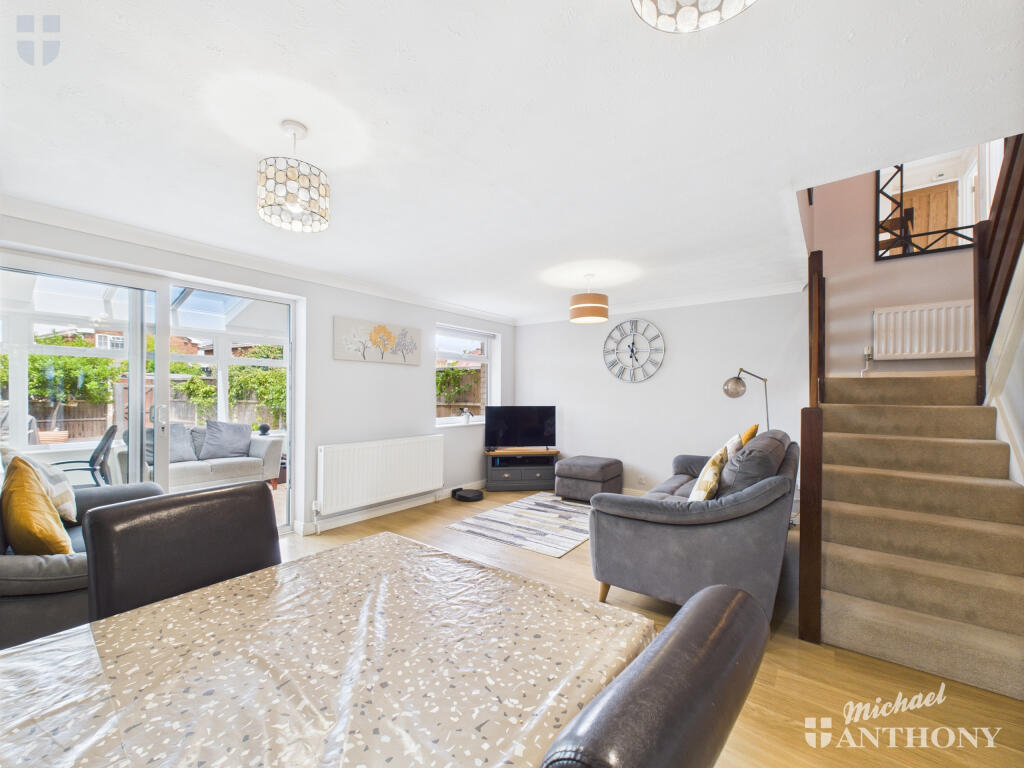 CAM03218G0-PR0705-STILL009