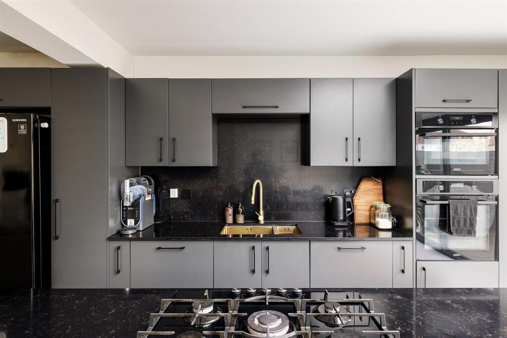 Brackley Square, IG8