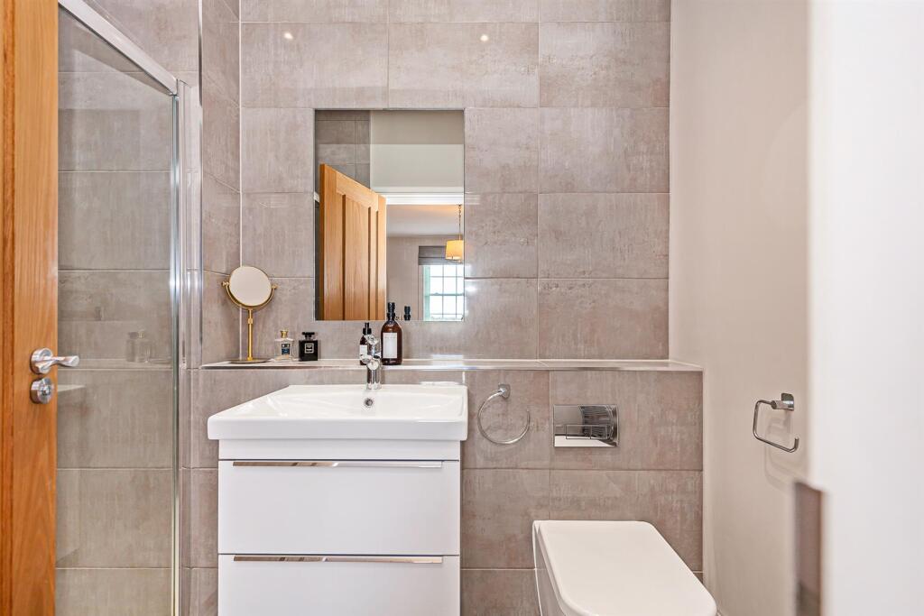 Master Bedroom - Ensuite.jpg