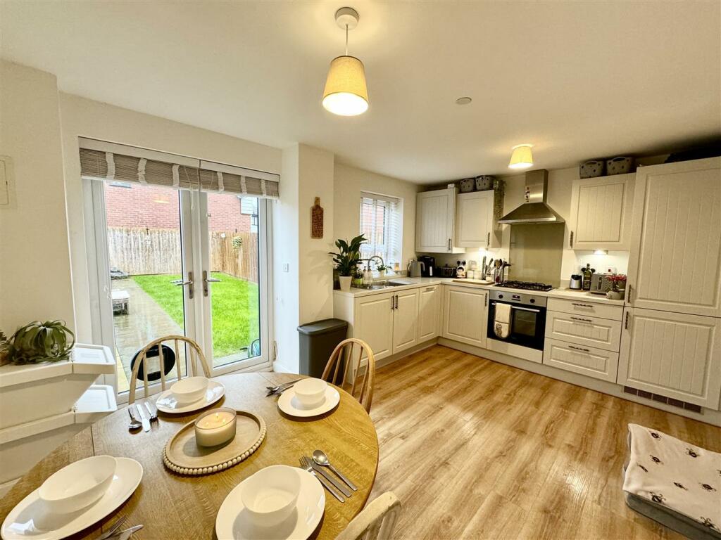 KICTHEN/DINING ROOM