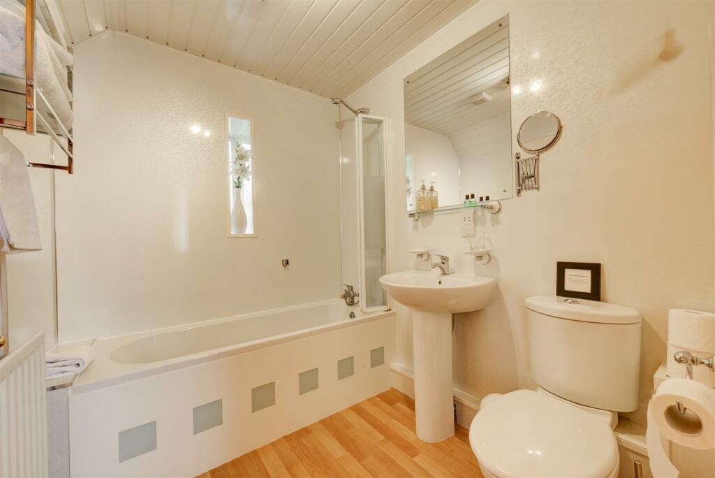 The Coach House Bathroom