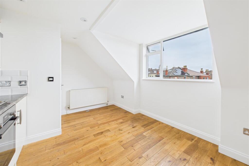 Flat 6, 99 C Redland Road, Bristol, BS6 6RA | Leas