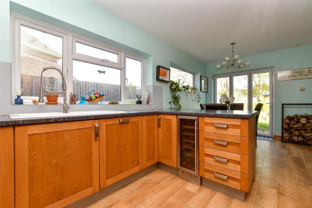 Kitchen/Breakfast Area