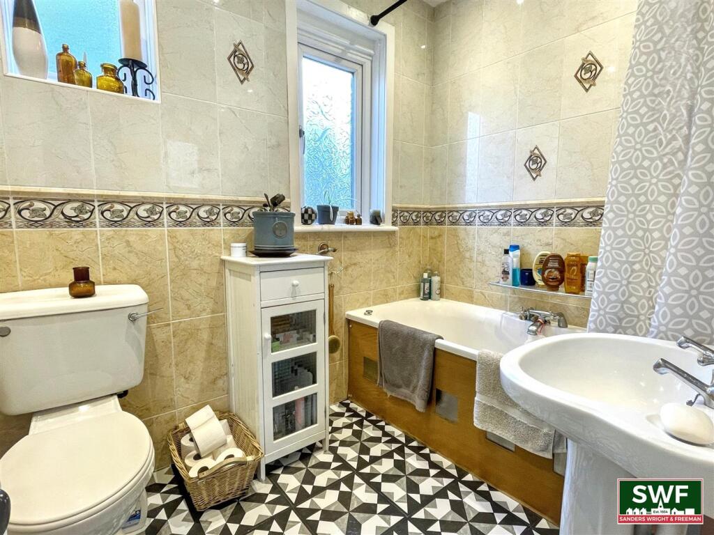 Bathroom2.jpg