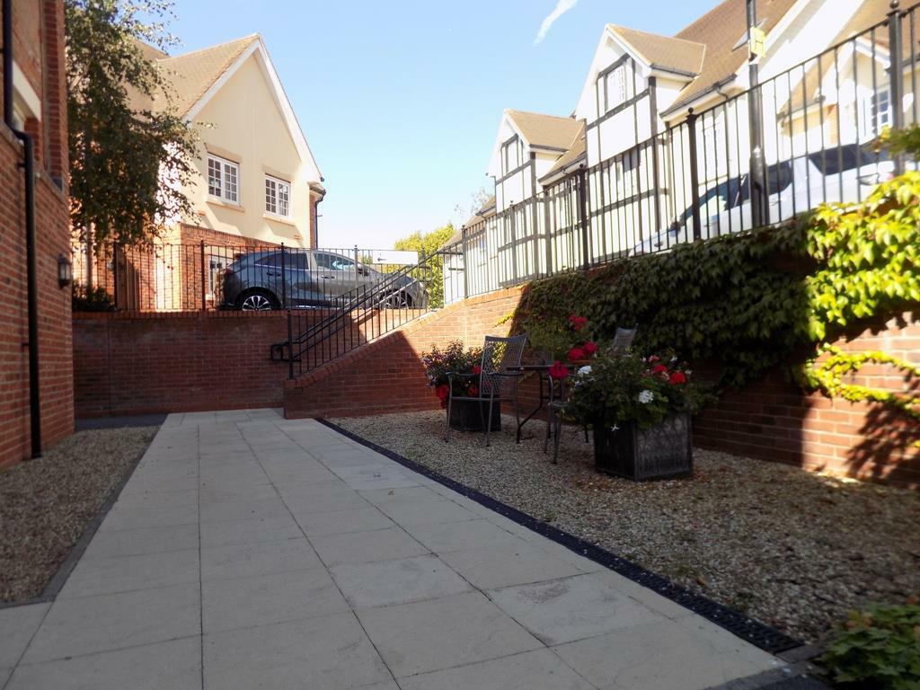 COMMUNAL GARDENS