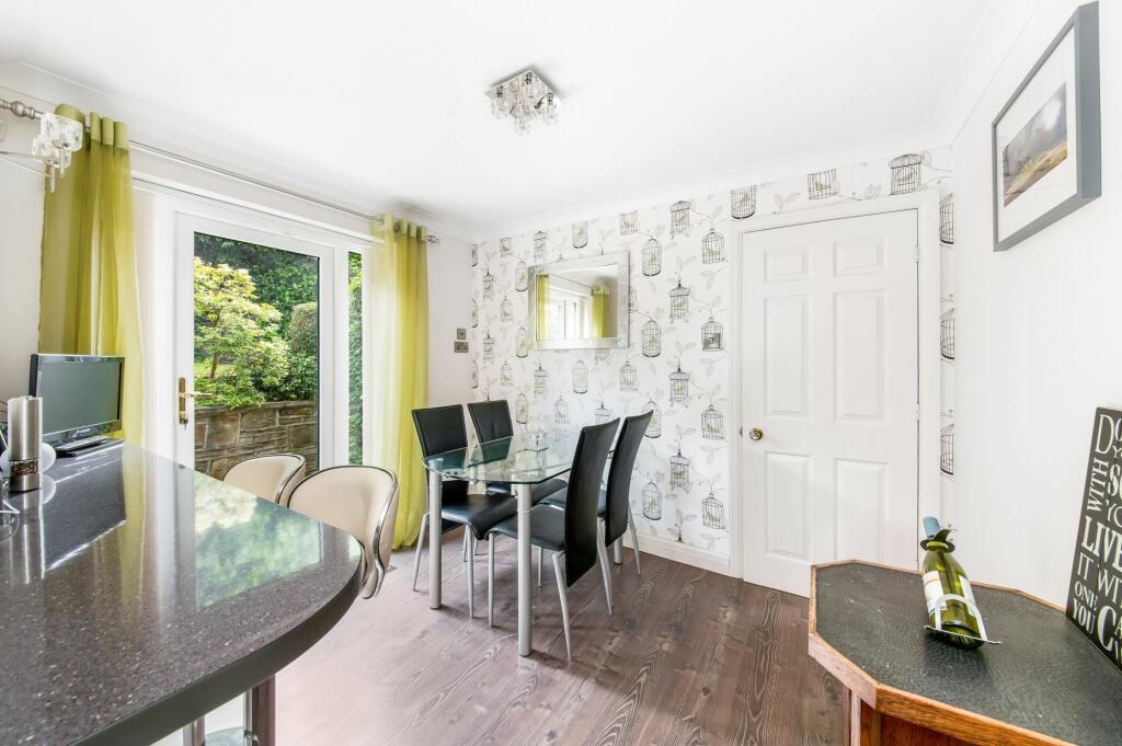 BREAKFAST KITCHEN - DINING AREA