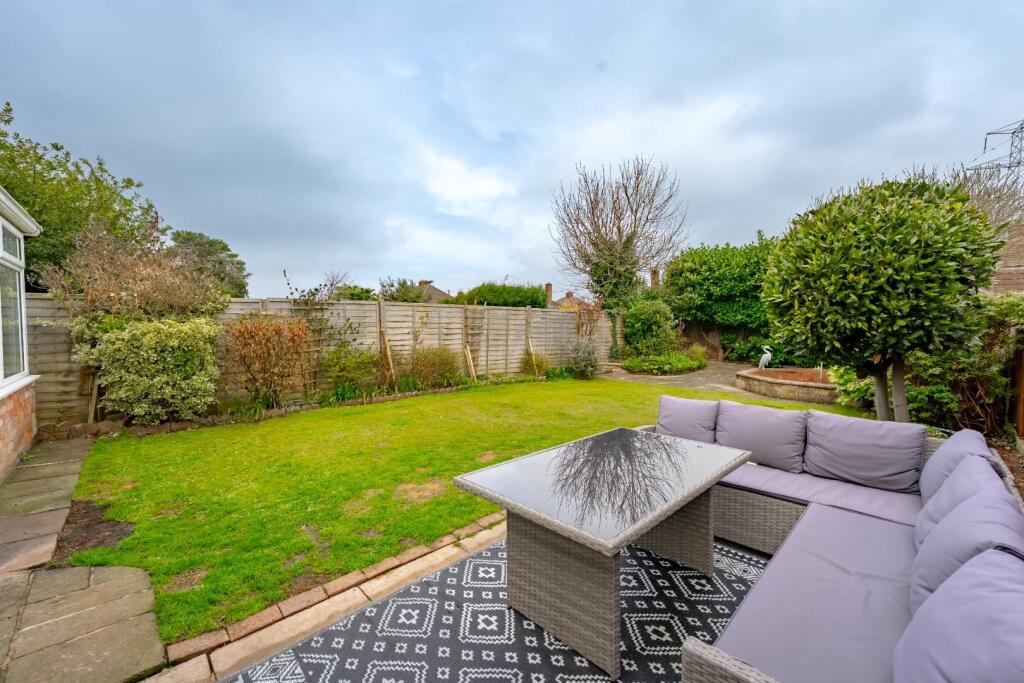 6 Graitney Close Cleeve exterior_-2.jpg