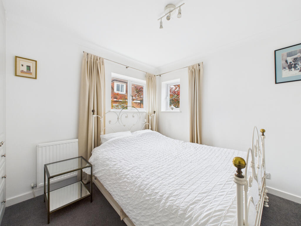 CAM02909G0-PR0504-STILL006