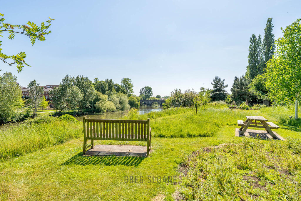 25-6823389e5e189-1289637-ARW-25