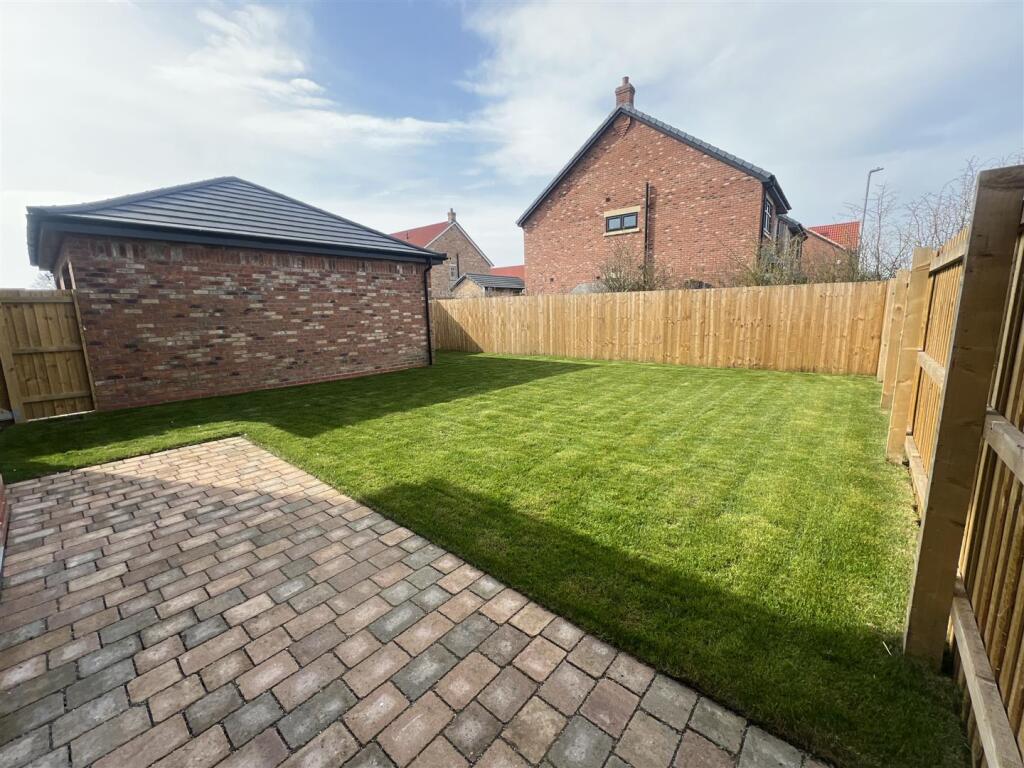 16. Rear Garden.JPG