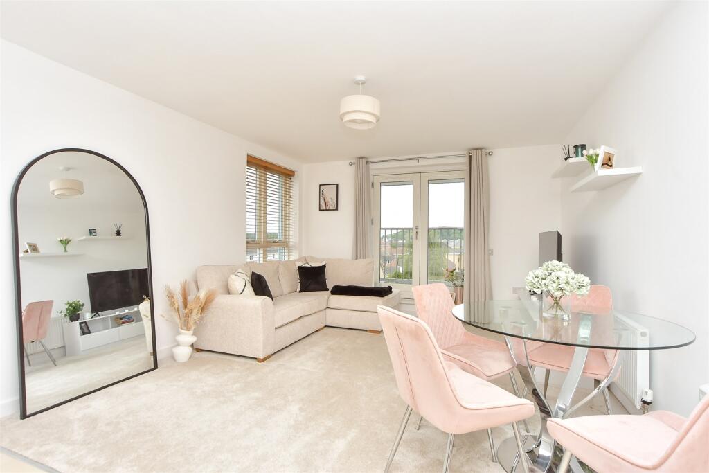 Kitchen/ Living Area