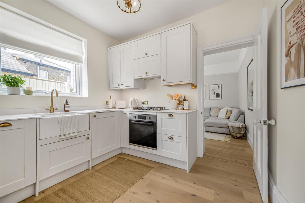 2025052 nards_Road_SW14_7LY_Kitchen_2_9_of_21_.jpg