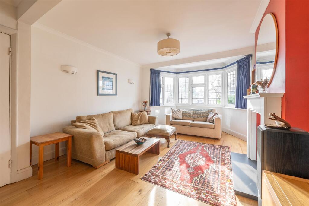 Elmcroft Close E11