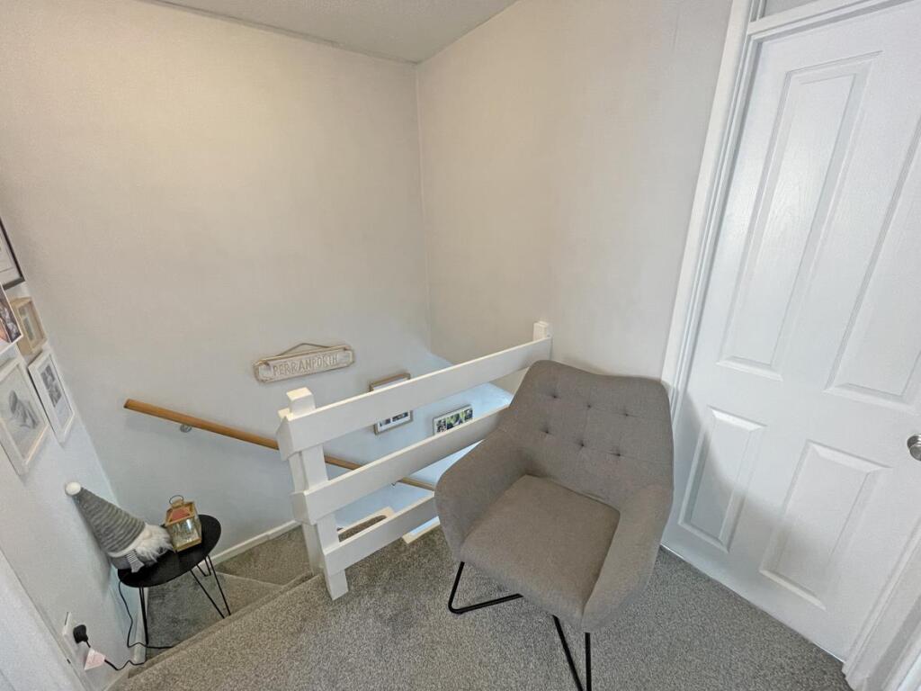 Ashford Close 29 Landing.jpg