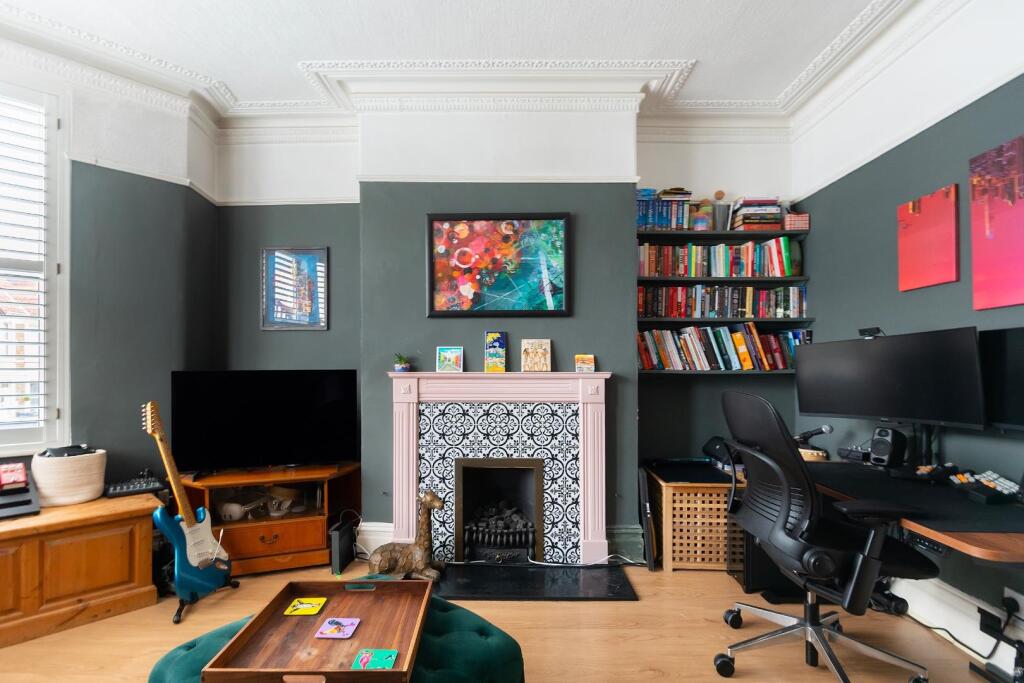 2W4RBN - Living Room A.jpg