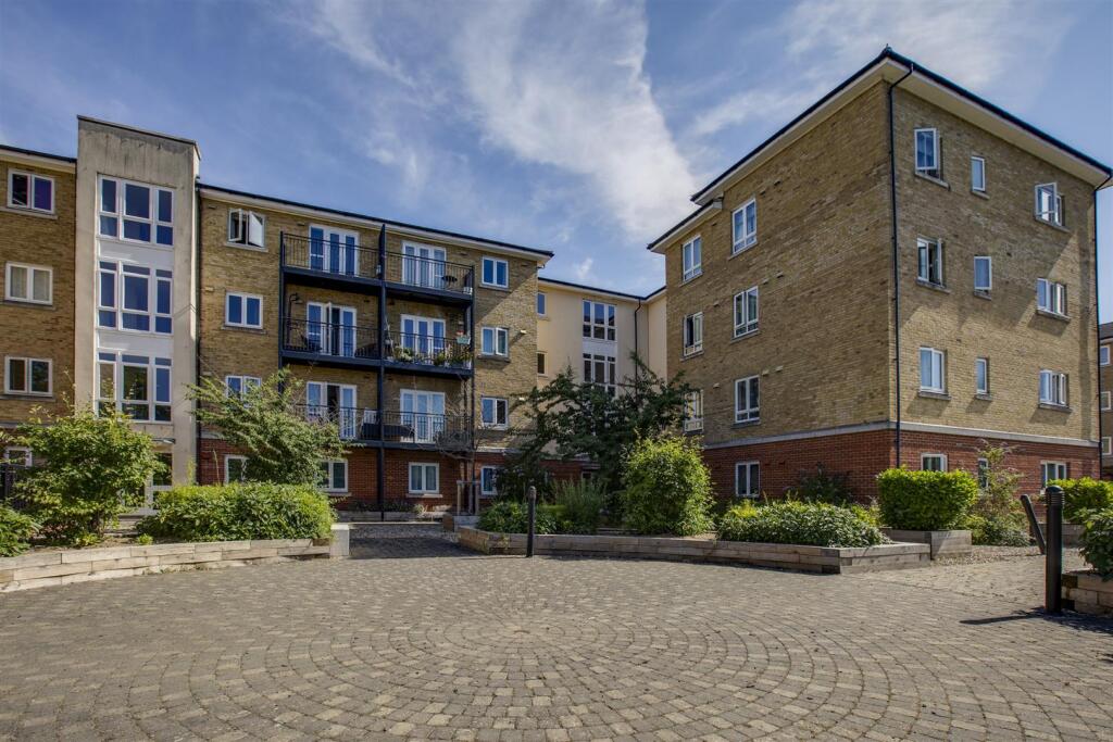 Communal Gardens To The Rear.jpg