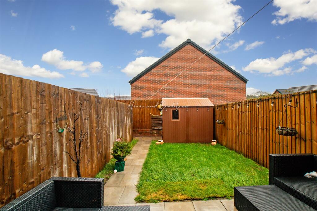 Clos Thomas, St Edeyrns, HernCrabtree (12).jpg