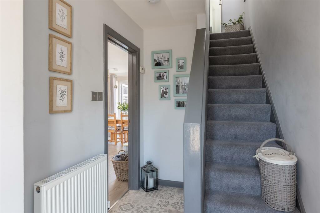 St Peter's Crescent 18 Hallway-3.jpg