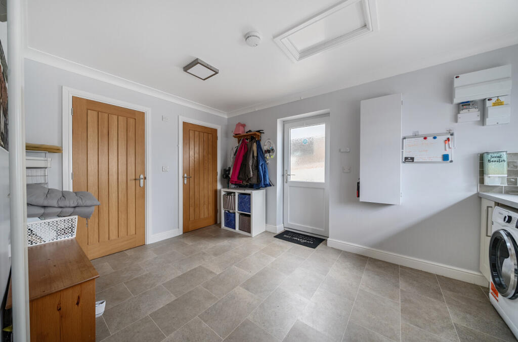 1304671-38-684083...