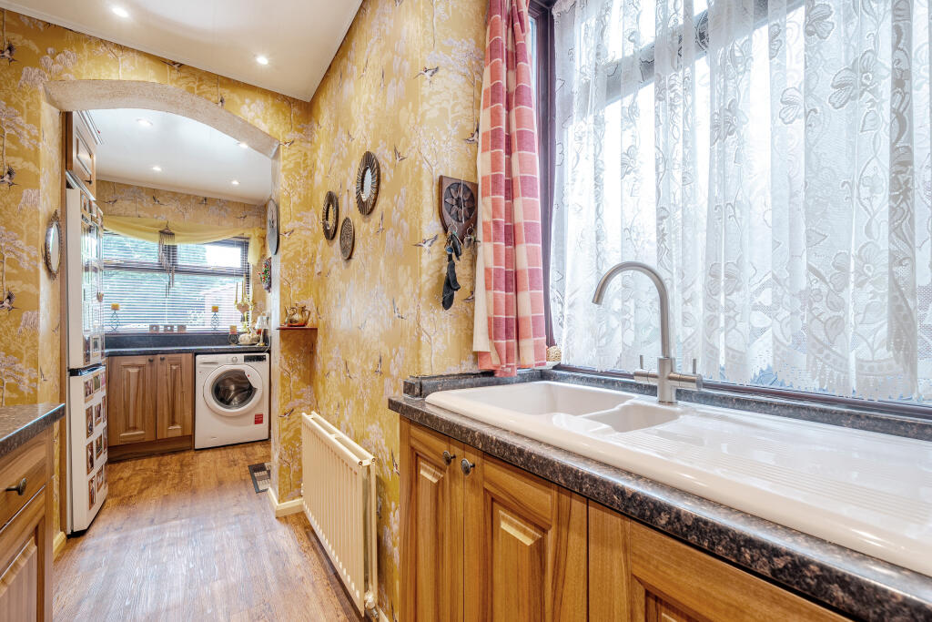 1305318-10-6842f35fdb575