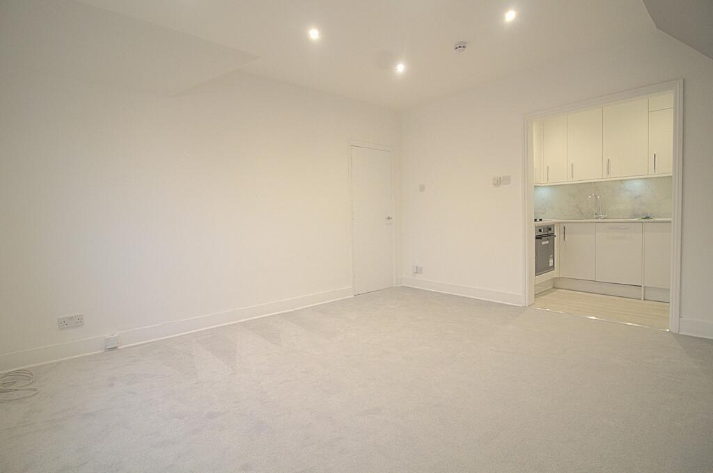listing_318302_0002_4d22bd85