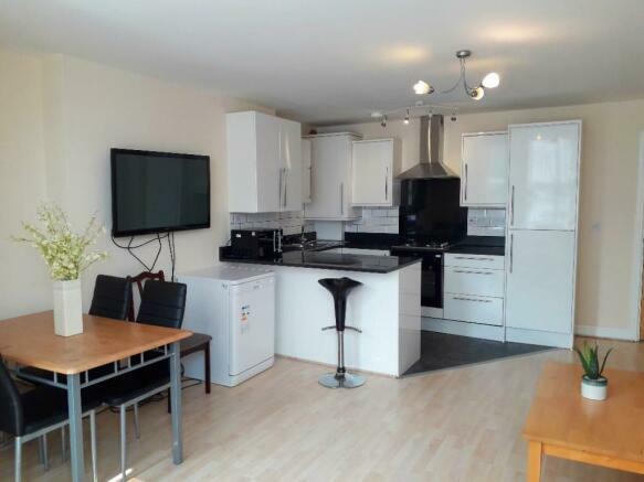 £146 pppw Some Bills Incl, Flat 2, Dickenson Road, Manchester, Greater Manchester, M14