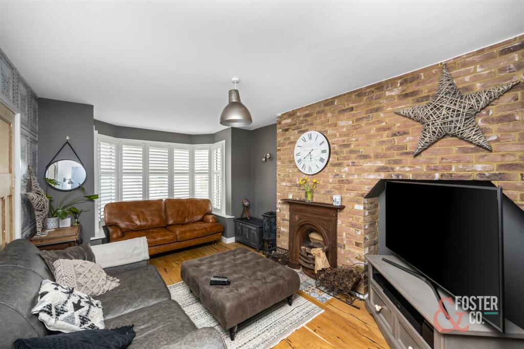 Queen Victoria Ave 32-0010.jpg