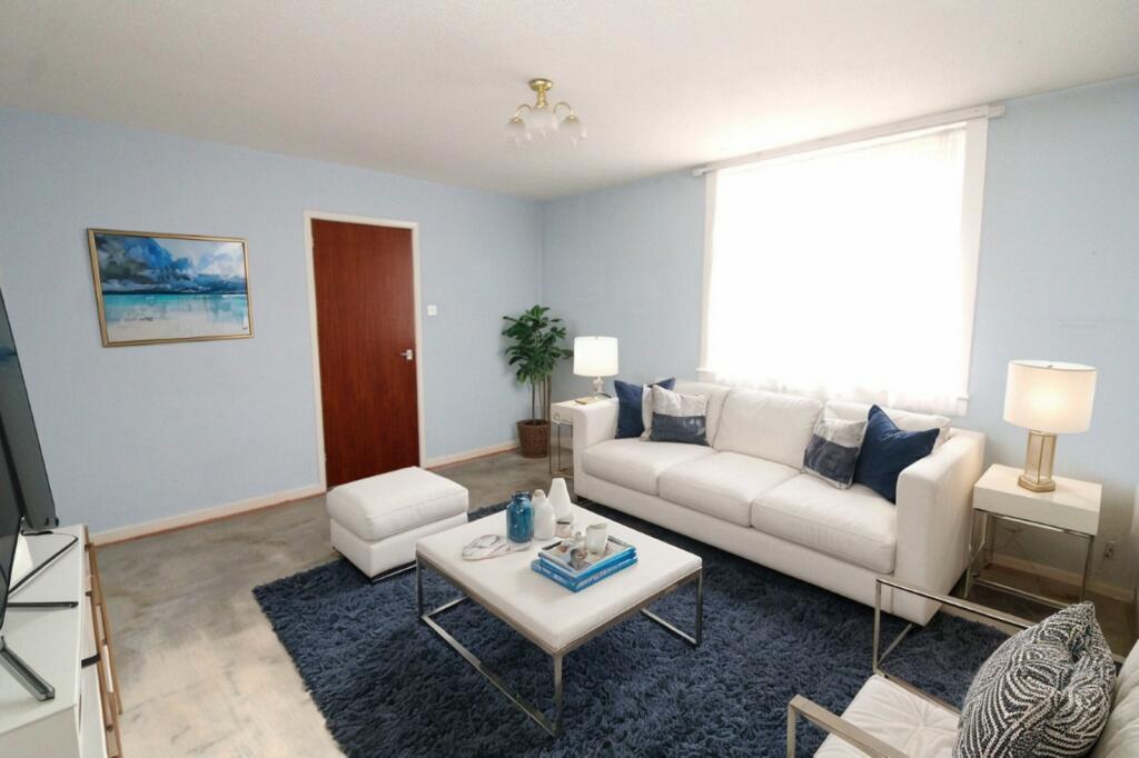 Lounge - STAGED