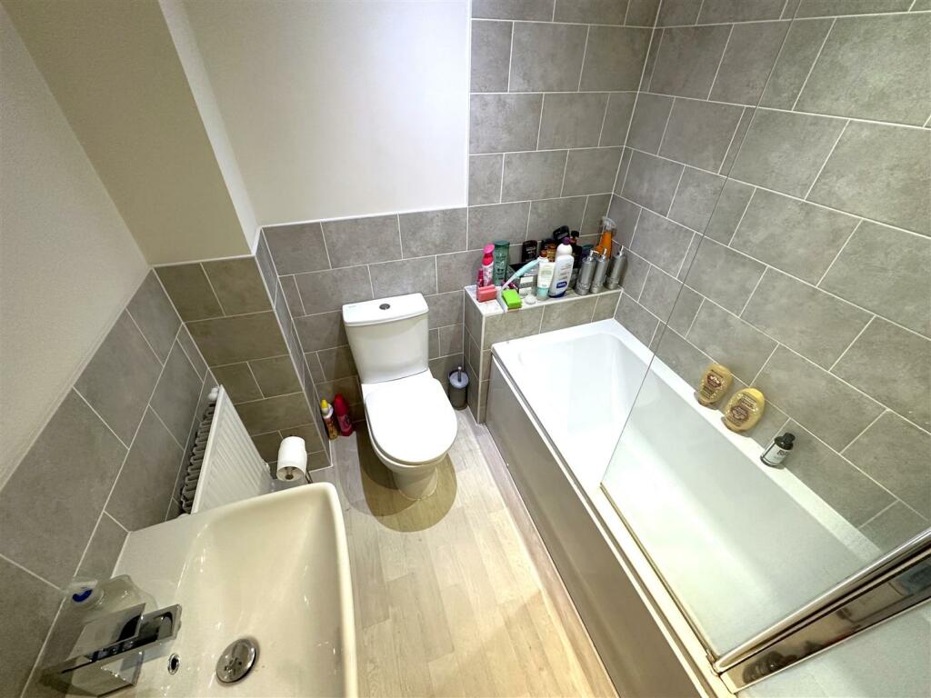 First Floor Bathroom 481