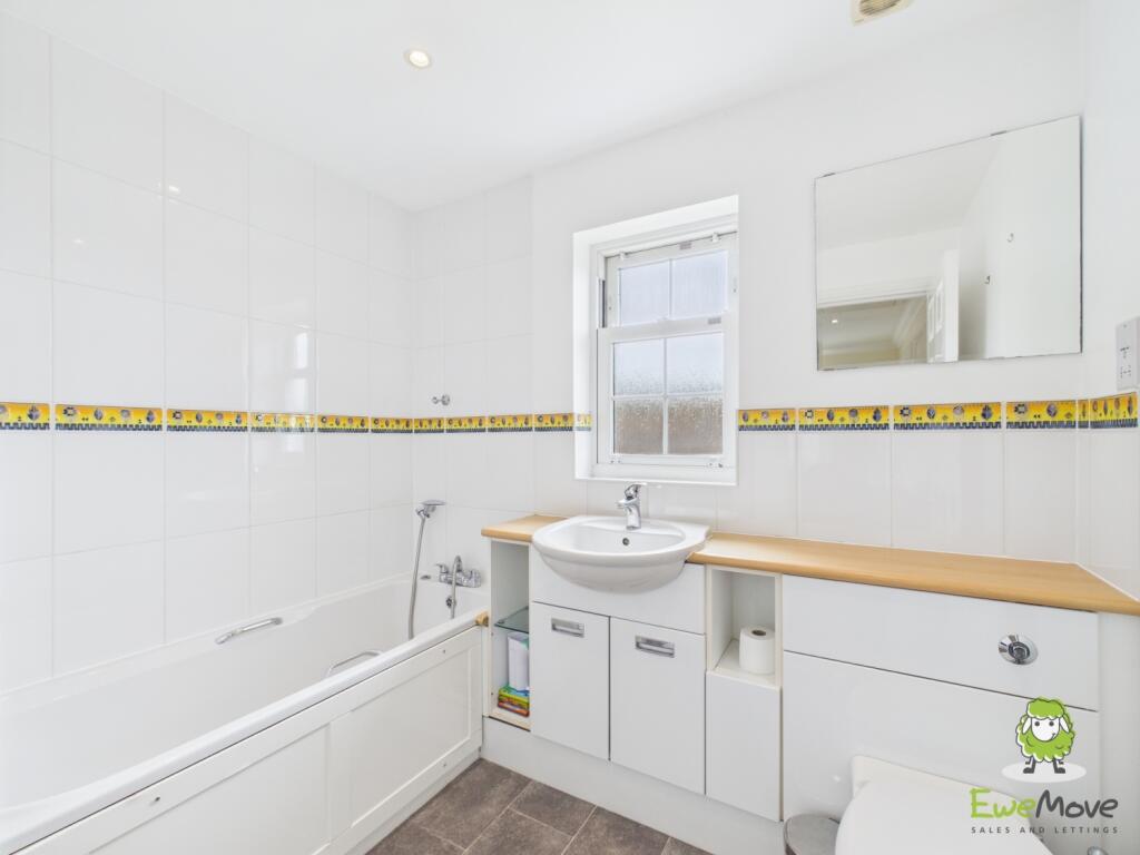 EweMove Basingstoke Estate Agents 17 Gaiger Avenue