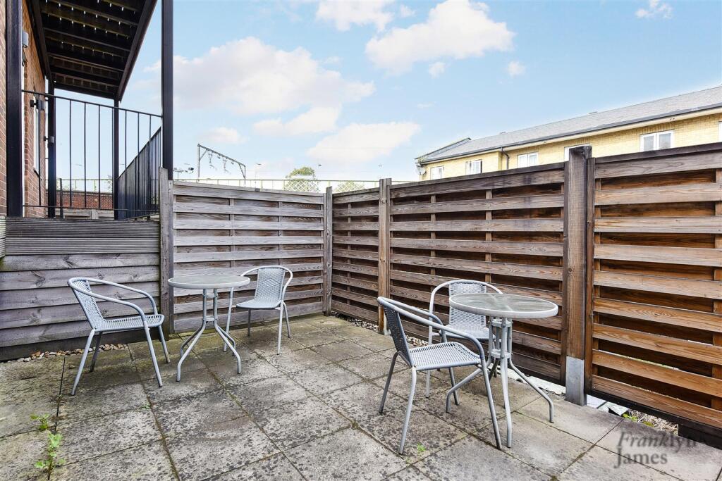 Commercial Road (9).JPG