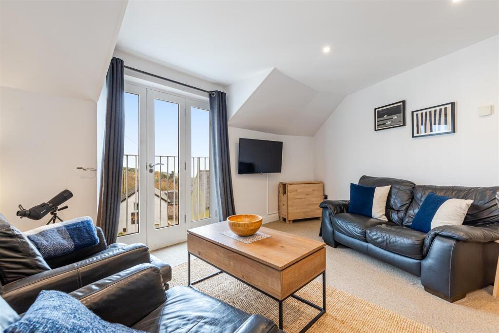 A14 - 6 Endsleigh Court, Stoke Fleming - 251111.jp