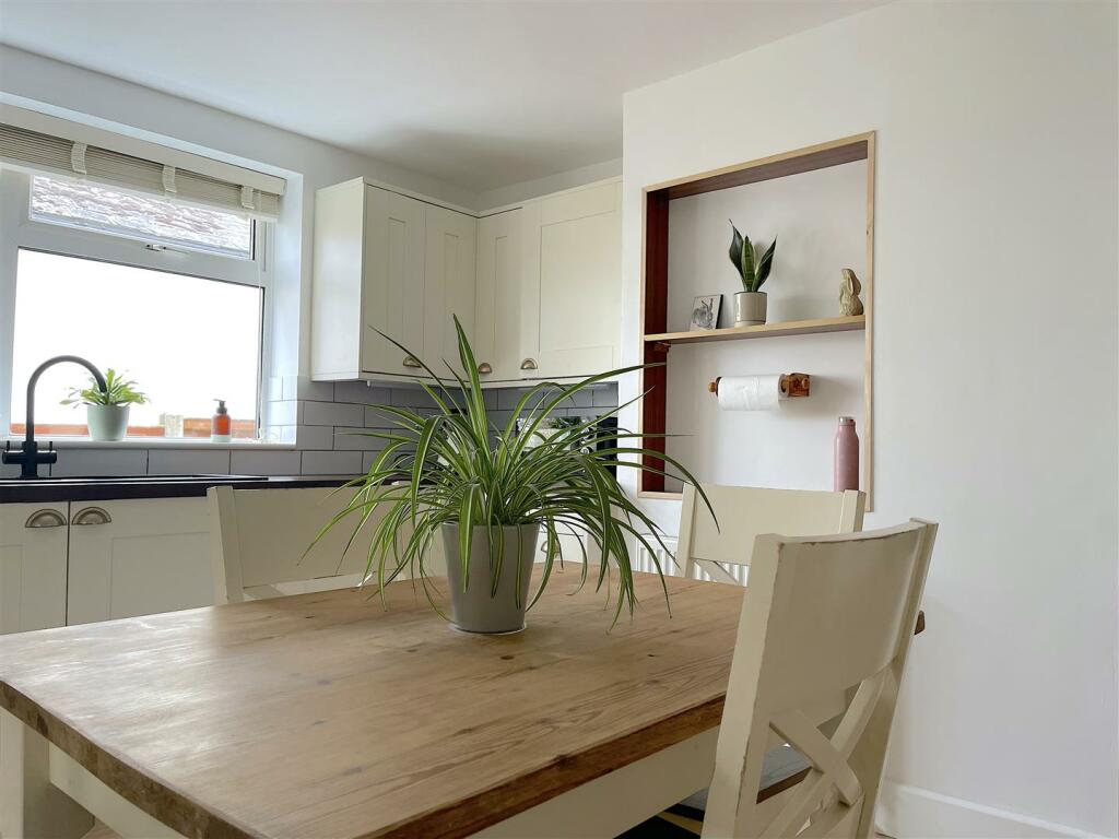 Kitchen:Dining Room (5).jpeg
