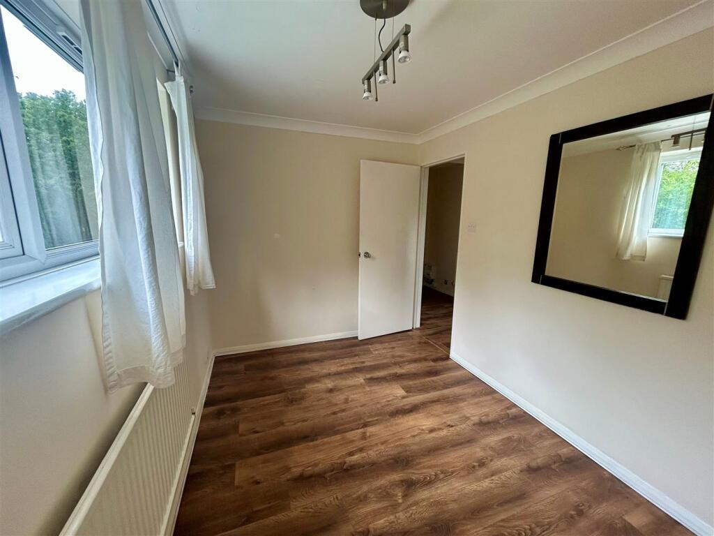 120 Henley Drive bedroom 1.jpg