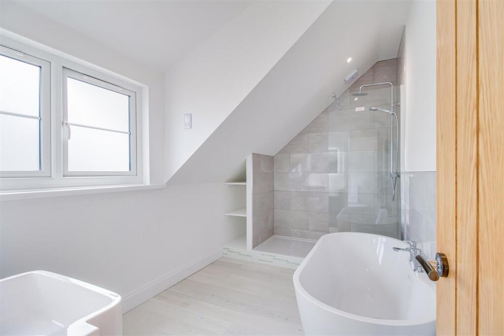 EN SUITE SHOWER ROOM/W.C.