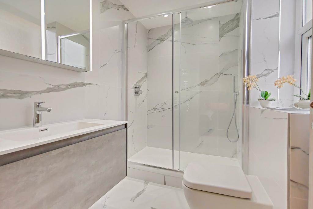 6_Main-Ensuite-0-1.jpg