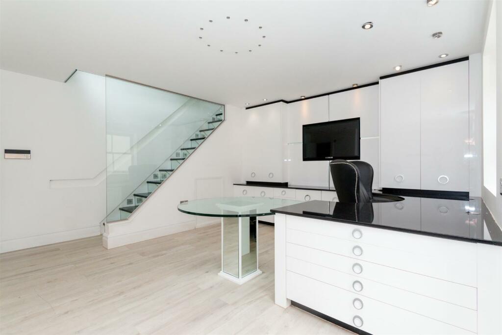 Office / Bedroom 5 Aspect 2