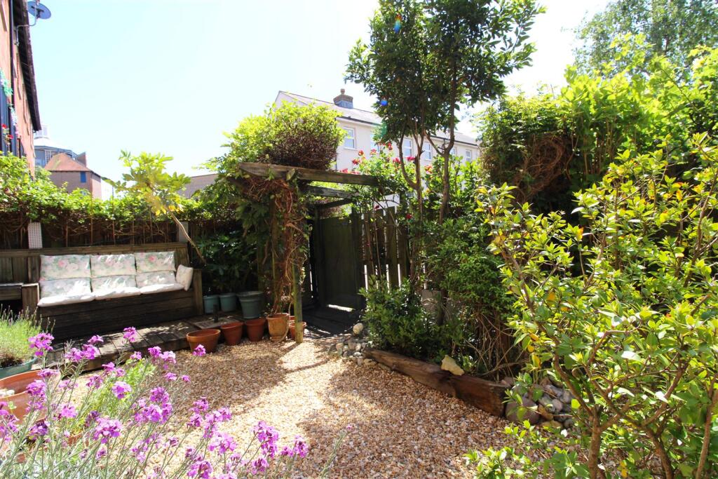 GARDEN.JPG