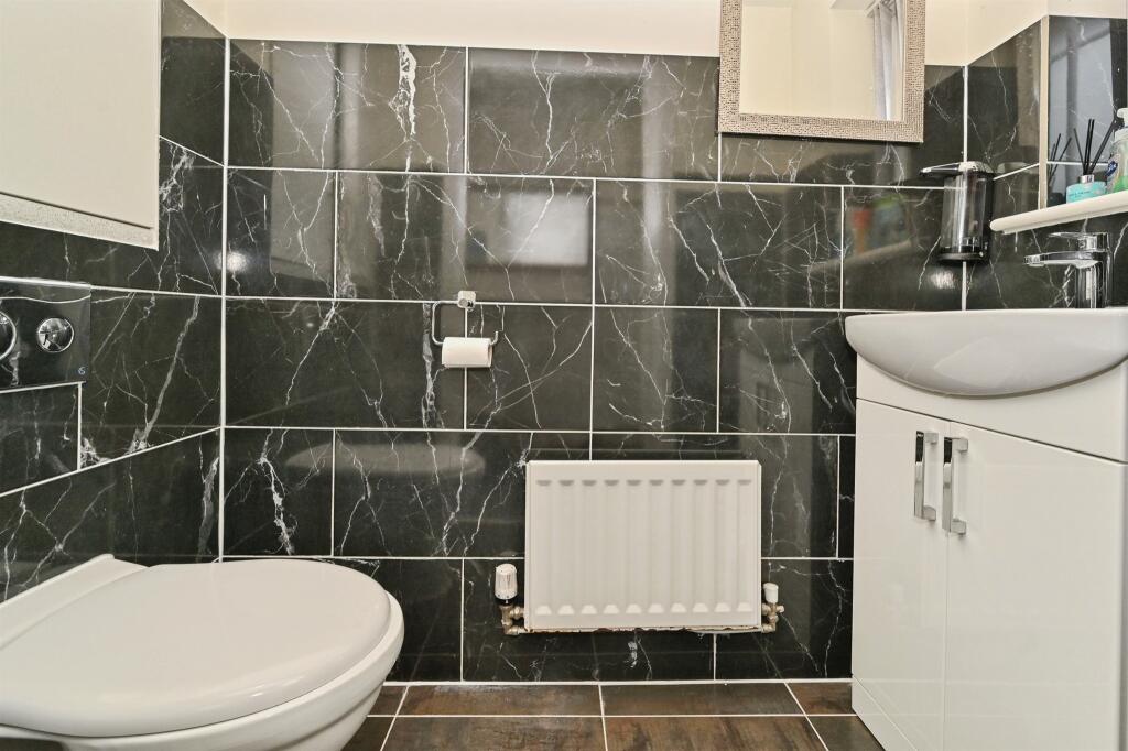 Cloakroom/wc
