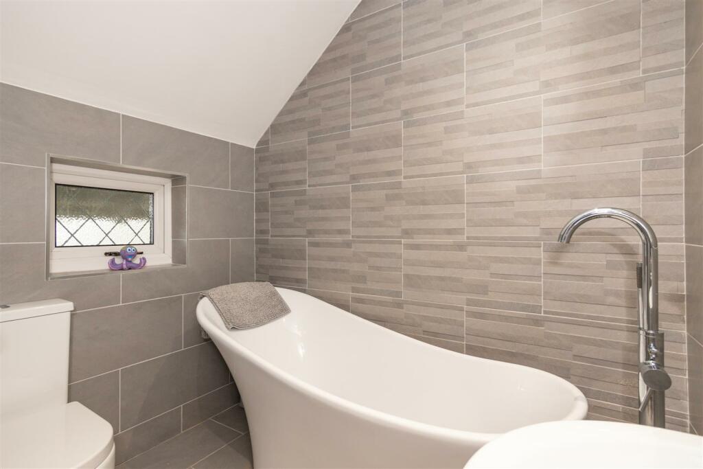 Bathroom Aspect 2.jpg