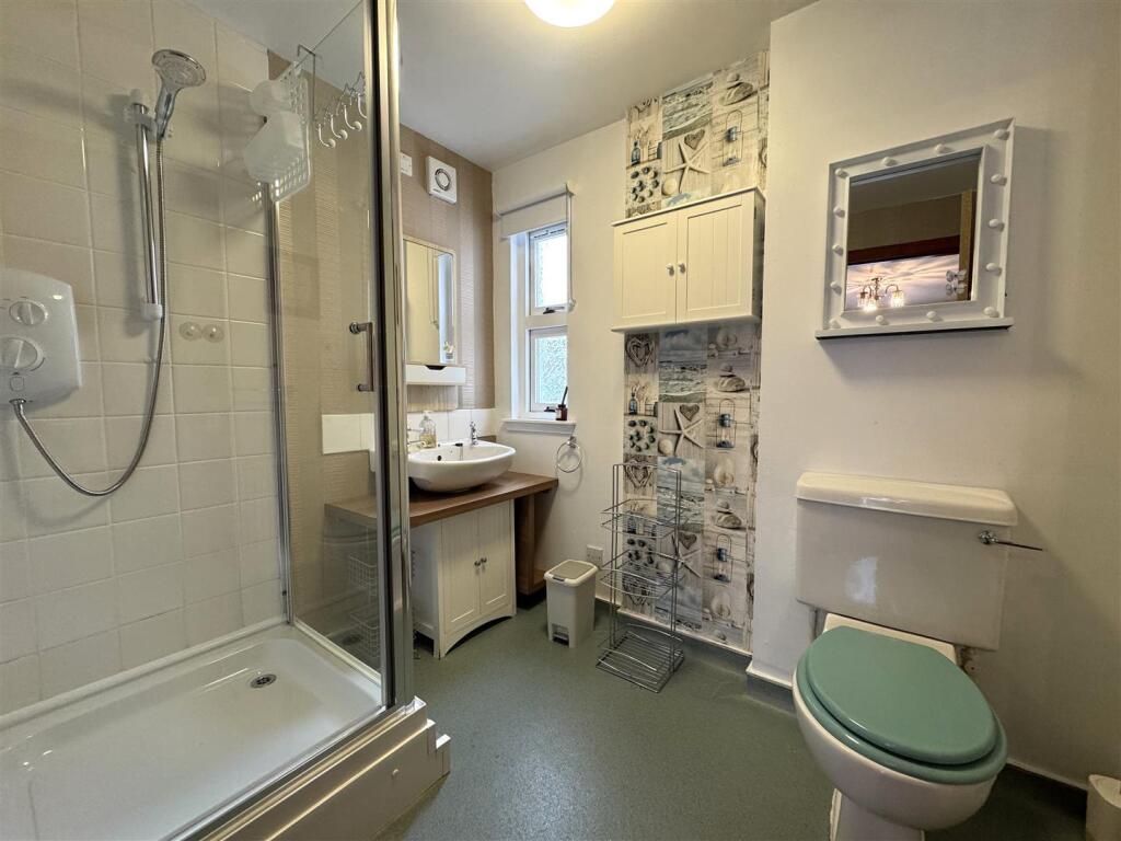 SHOWER ROOM IN ANNEXE.JPG