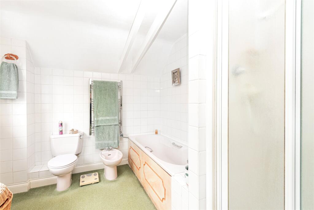 En Suite Bathroom