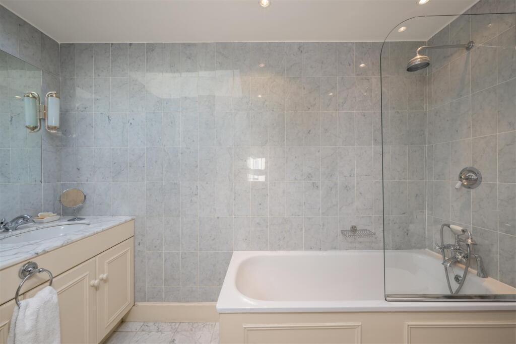 Flat 3, 3 Eaton Place Hi-23.jpg