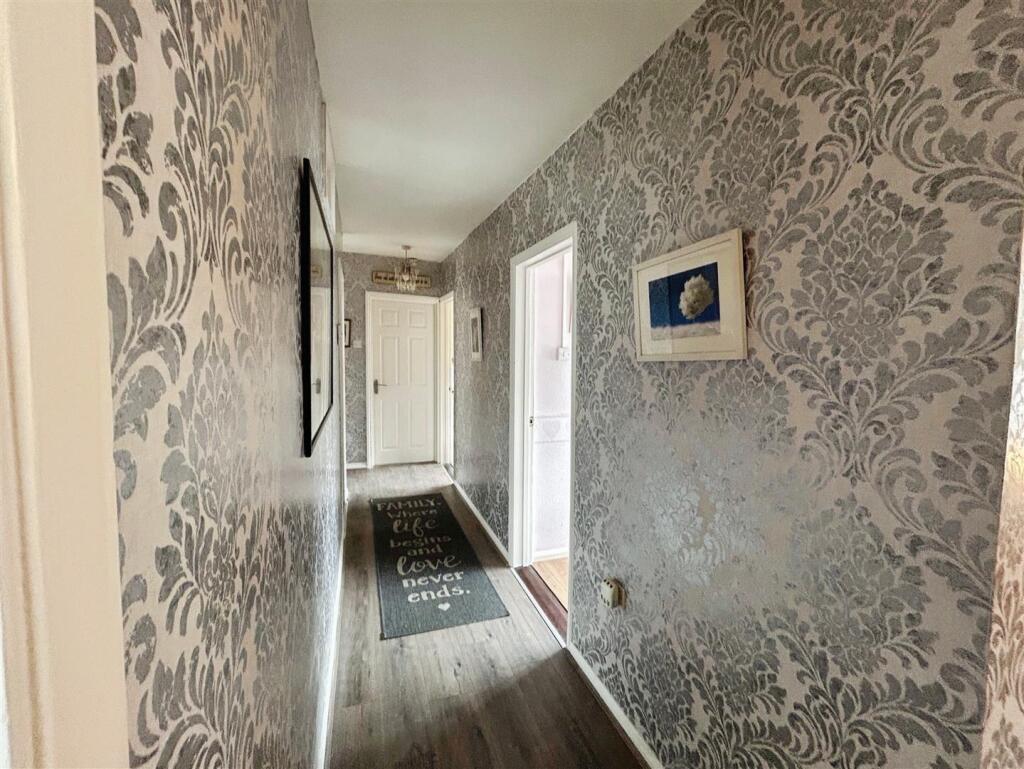 16184659-0-4AE4-87ED-9E070052E8ED-1976-000000534DE