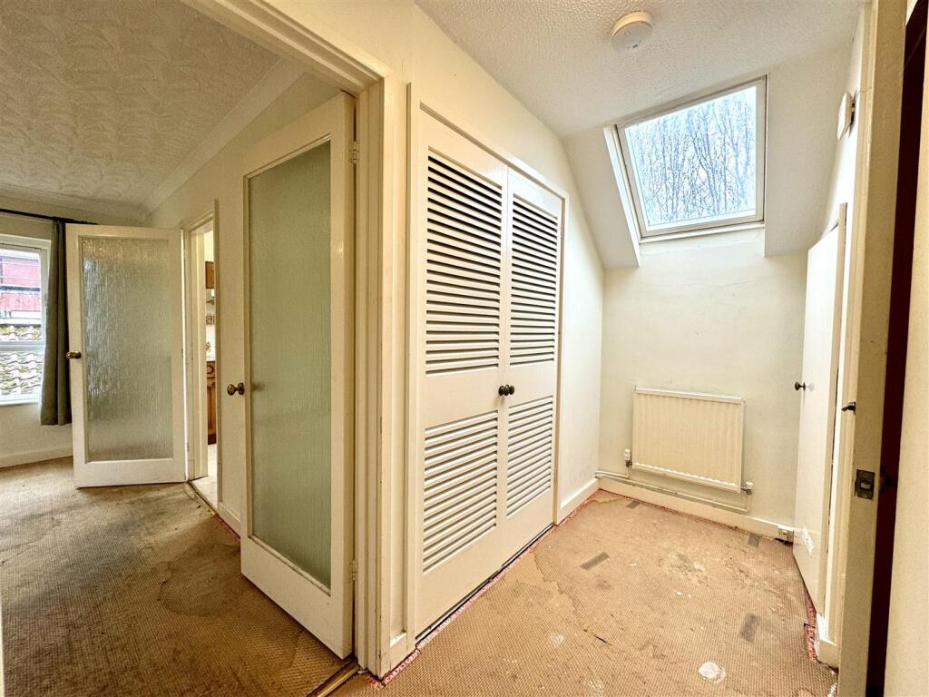 FIRST FLOOR LANDING