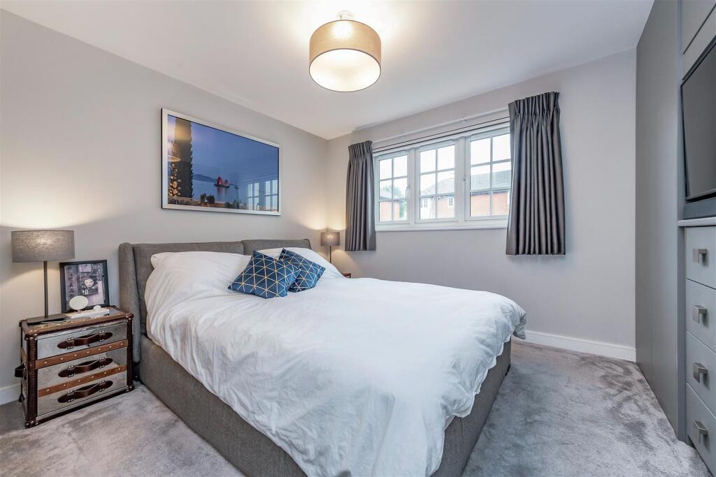 Selhurst Close Bedroom-1.jpg