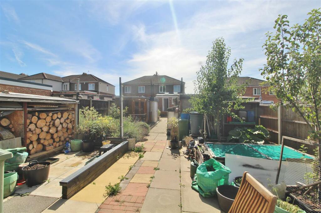 REAR GARDEN -