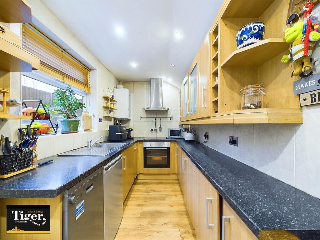 CAM02176G0-PR0483...