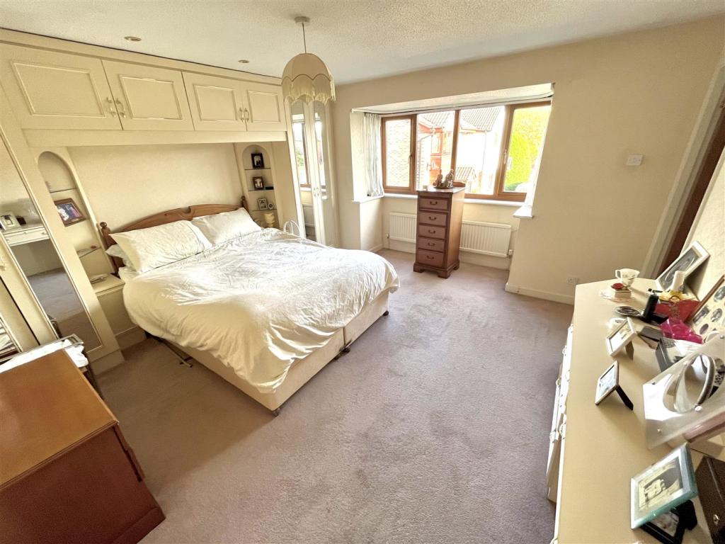 Bedroom 1.jpg